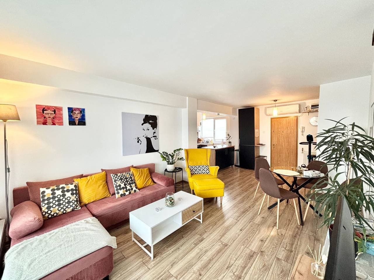 Foto 11 von 22: Opera Sunrise zentrale moderne Balkonwohnung
