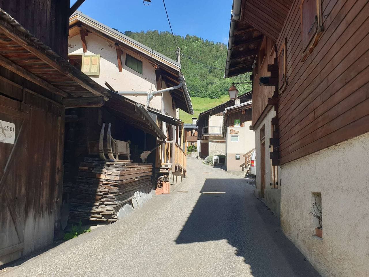 Foto 12 von 15: Gemütliches Chalet im Dorfzentrum mit Garten, Balkon & Parkplatz – Perfekt für 2-3 Personen