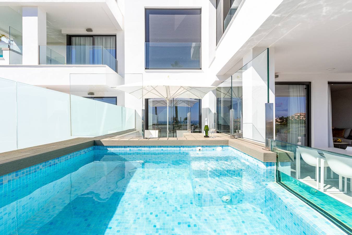 Foto 2 von 46: Santa Barbara Heights Clc - Luxury, private pool on terrace, sea view