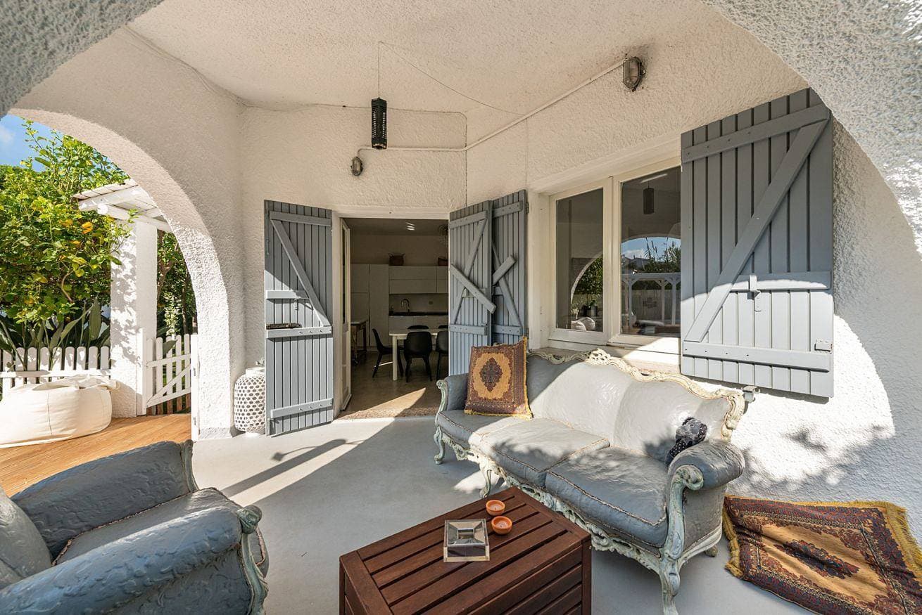Foto 9 von 57: Villa für 10 Personen mit Balkon/Terrasse