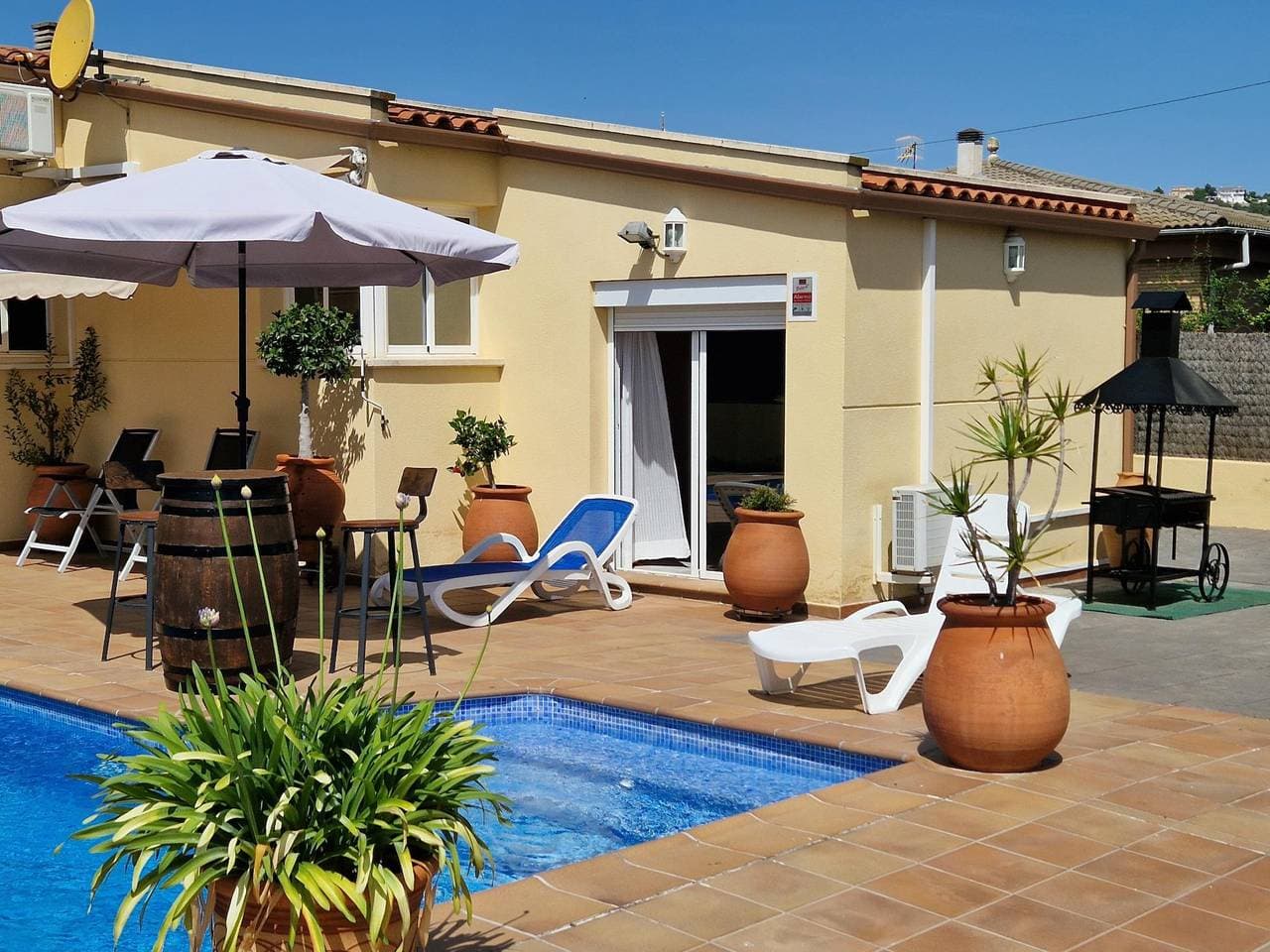Foto 4 von 42: Ferienwohnung für 8 Personen mit Pool