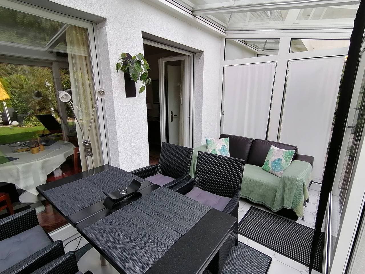 Foto 9 von 21: Ferienwohnung 1 mit Wintergarten und Wifi