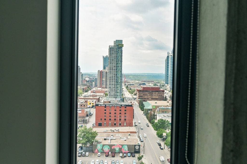Foto 9 von 35: King Bed | Dt Views | Mins to Stampede | Gym | AC
