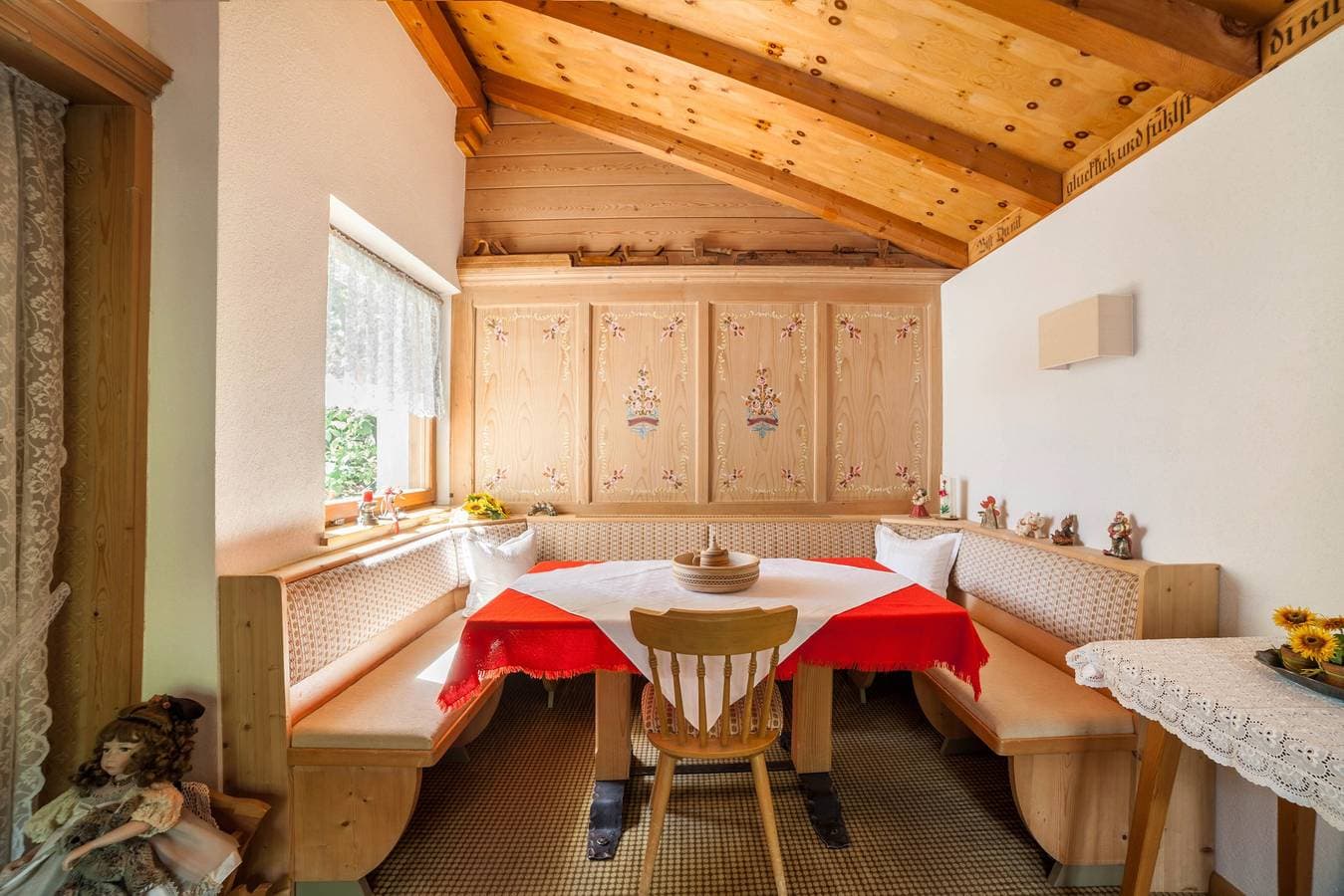 Foto 9 von 17: Ferienwohnung "Moosmair 1" mit Bergblick, WLAN, Terrasse & Garten