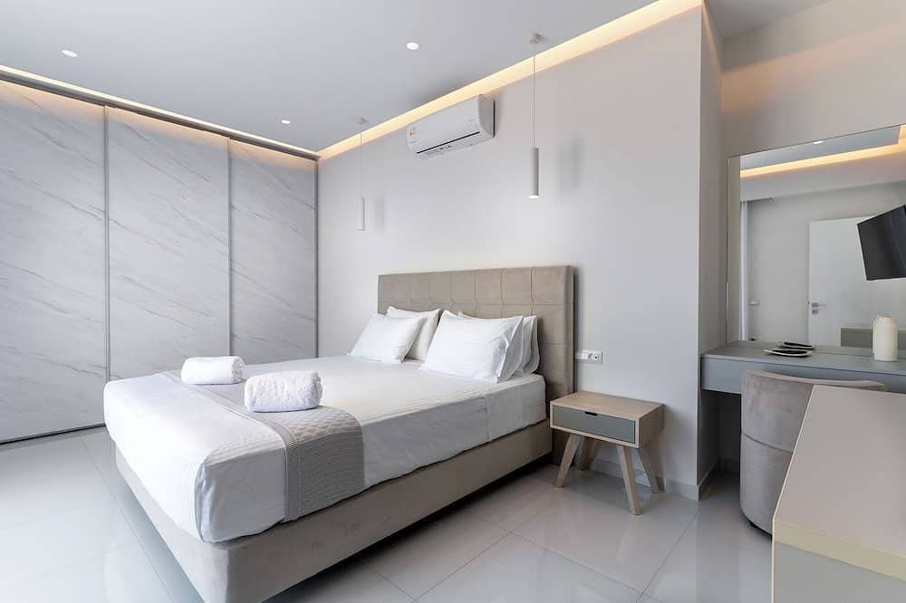 Foto 4 von 30: Seafront brand new luxury villa, heating pool -ideal for families, free transfer