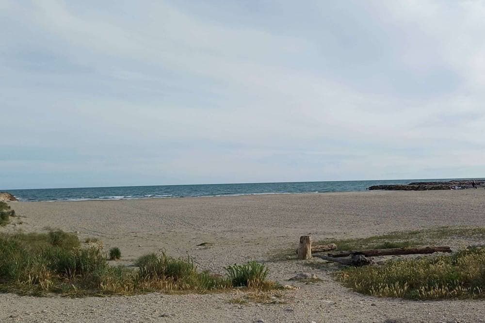 Foto 11 von 11: \"An Endless Summer\"! Apartment with a courtyard, a 5-minute walk from the ocean.