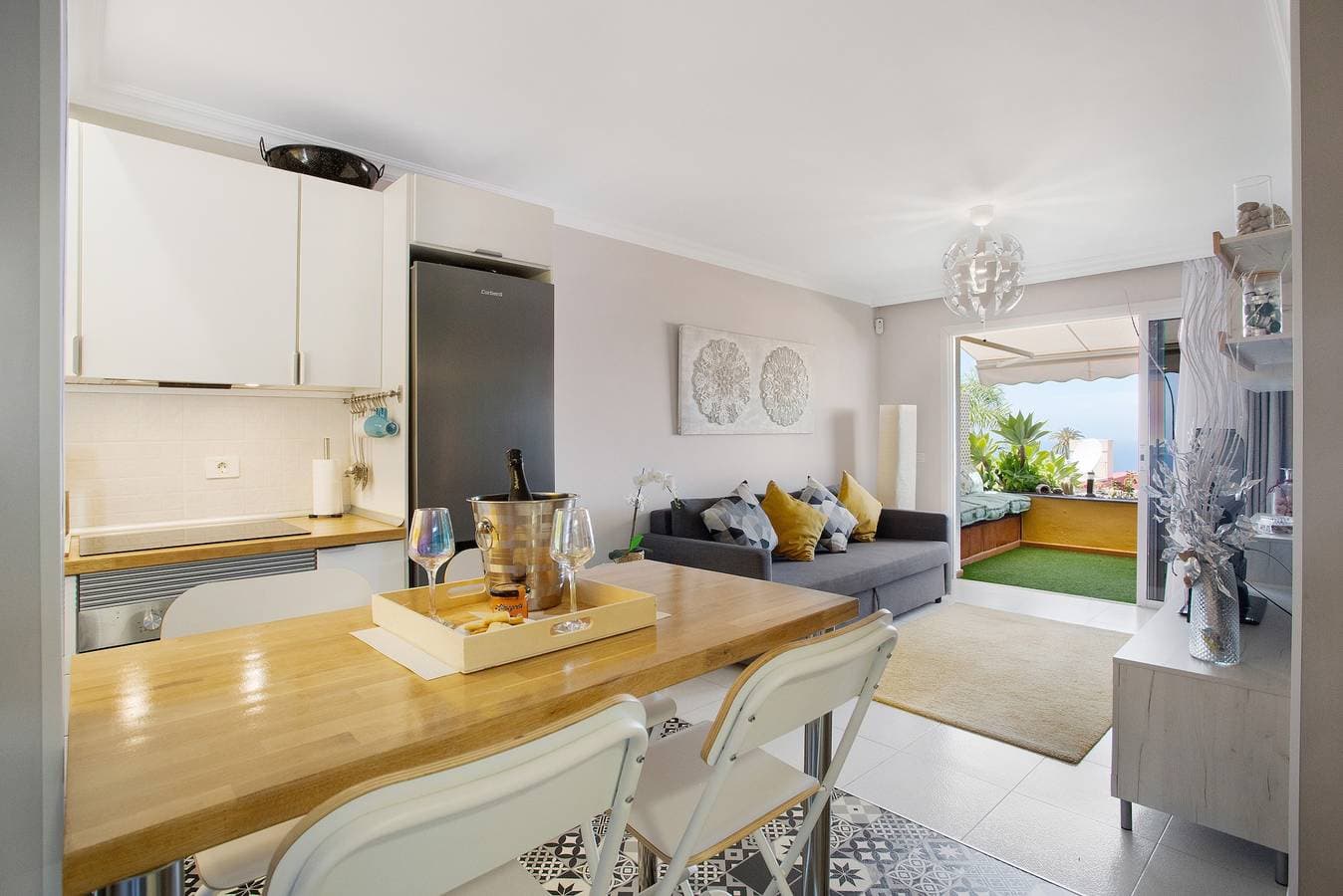 Foto 6 von 33: Ferienwohnung 'Casa Ana' mit Meerblick, Gemeinschaftspool und WLAN