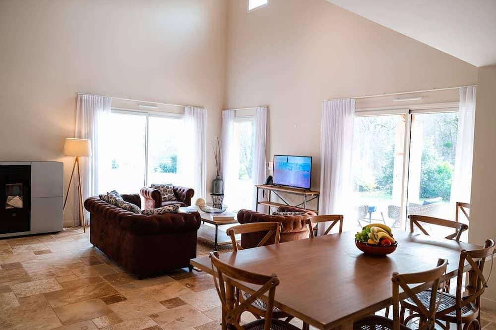 Foto 12 von 29: Sehr privat Hochspezifische 4 Schlafzimmer Villa mit Pool und Garten