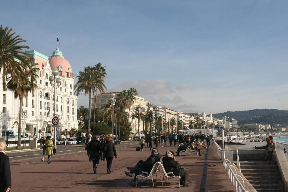Foto 11 von 13: Große Flach Promenade des Anglais in der Nähe von Negresco, zuletzt Etag