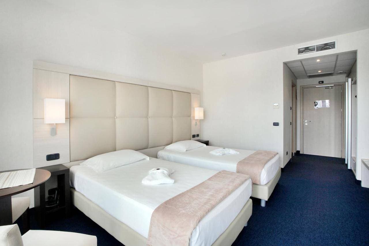 Foto 5 von 9: Double or Twin Room with Balcony - Disability Access