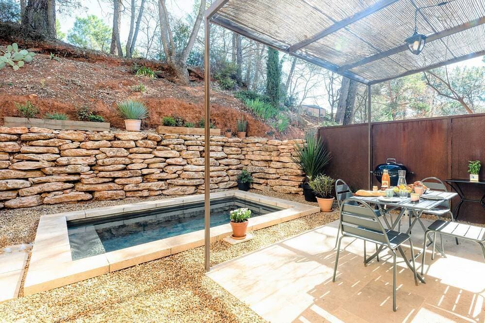 House with heated pool in Roussillon 1