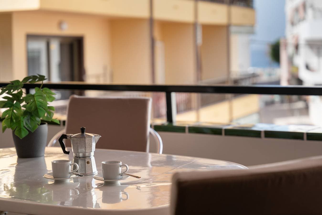 Foto 12 von 28: Ferienwohnung 'Tomasol' mit Meerblick, privater Terrasse und WLAN