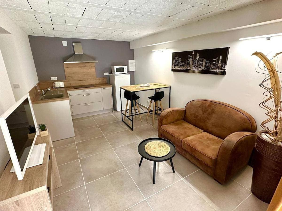 Nice App Private Parking, Garden, Furnished Terrace 1