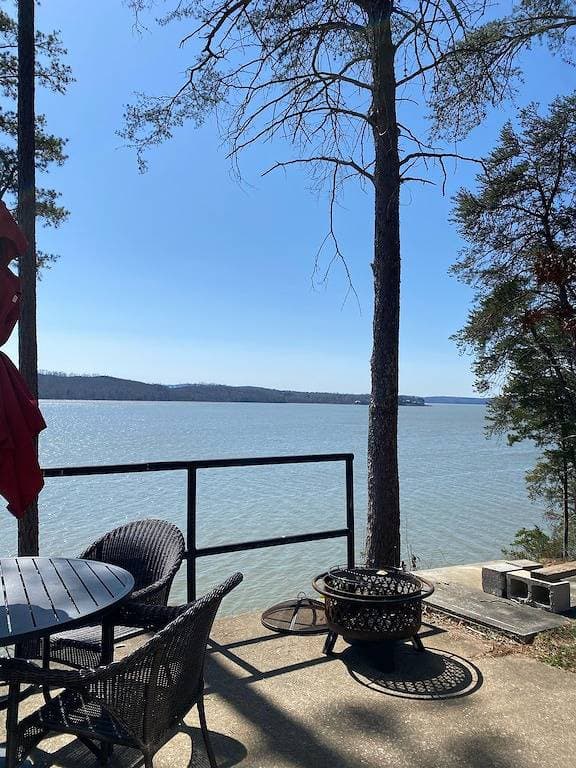 Perfect lake front cottage! Now with stairs to the water! 1