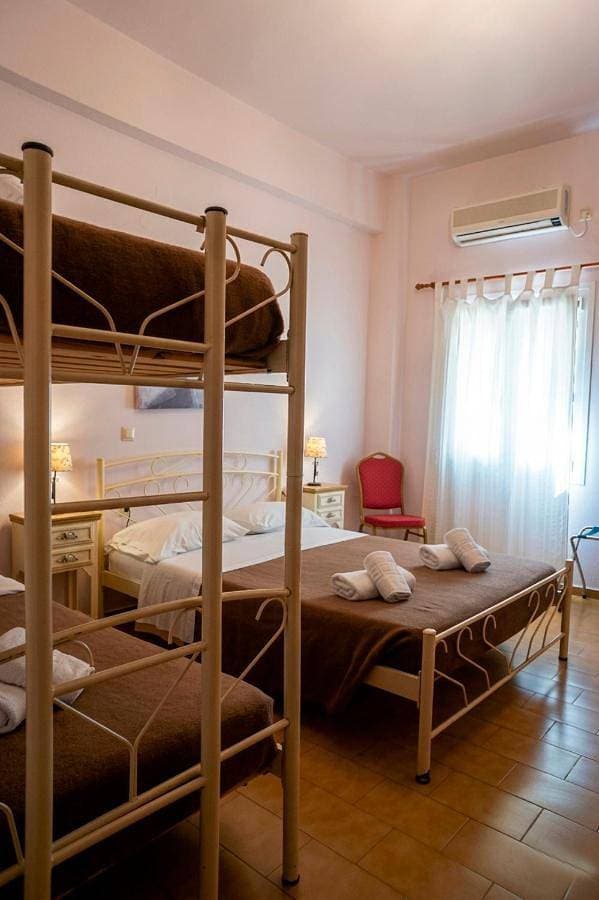 Foto 2 von 10: Standard Quadruple Room