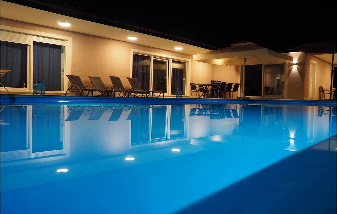 Foto 8 von 58: Geräumige 128 m² große Wohnung mit Pool, WLAN, Klimaanlage und Parkplatz