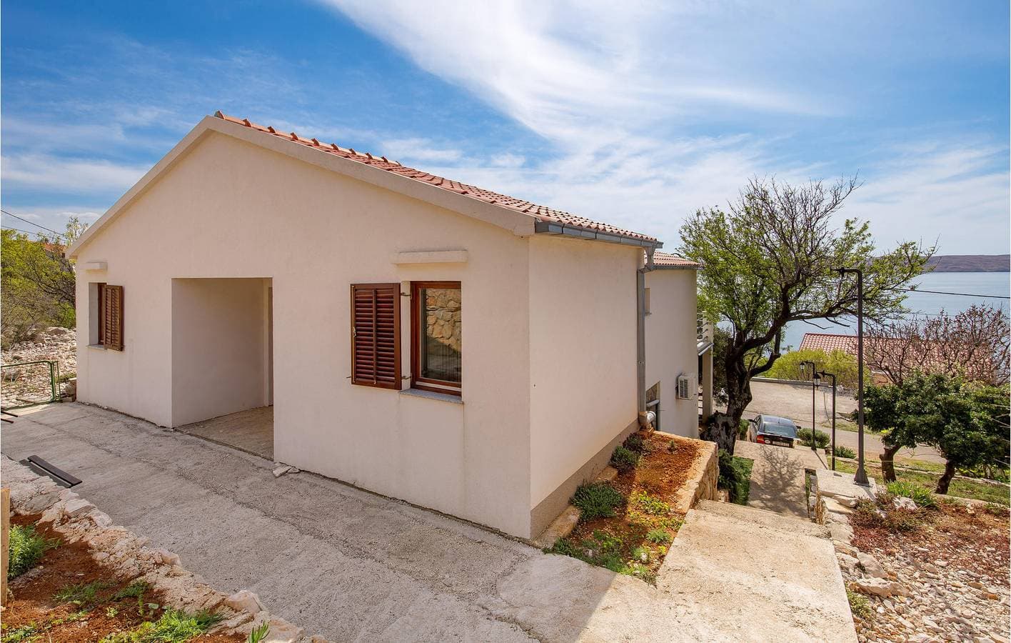 Seaside Retreat: Gemütliche Ferienwohnung mit Terrasse und WLAN, 700 m vom Strand entfernt 1