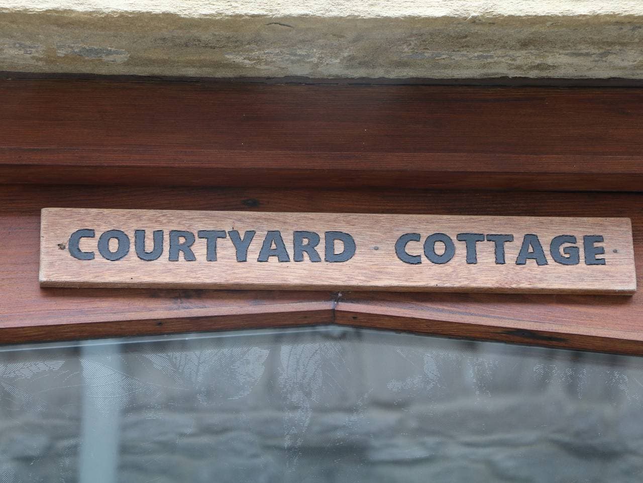Foto 3 von 38: Courtyard Cottage