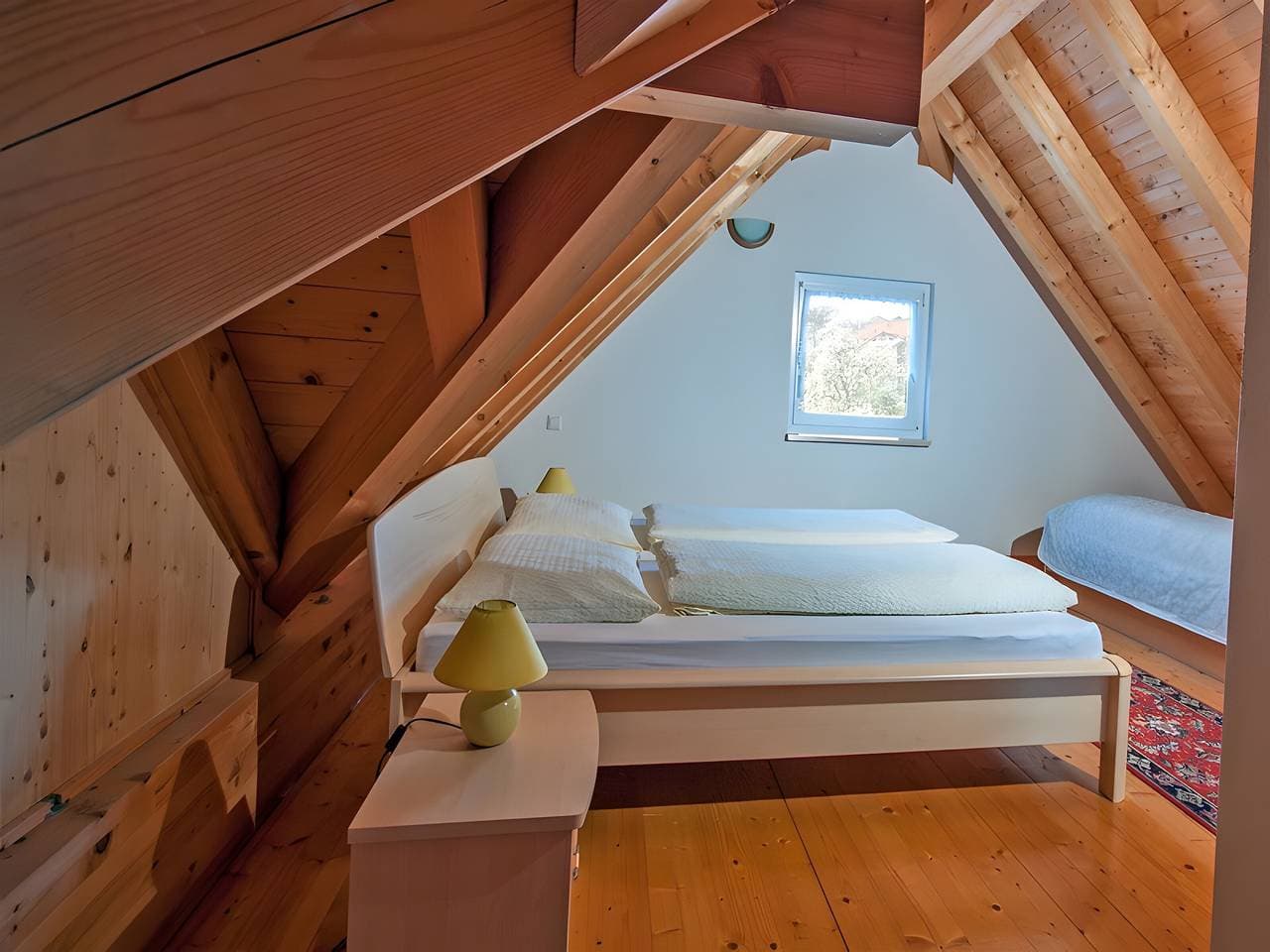 Foto 7 von 13: Ferienwohnung 'B' mit Seeblick, Balkon und Wi-Fi
