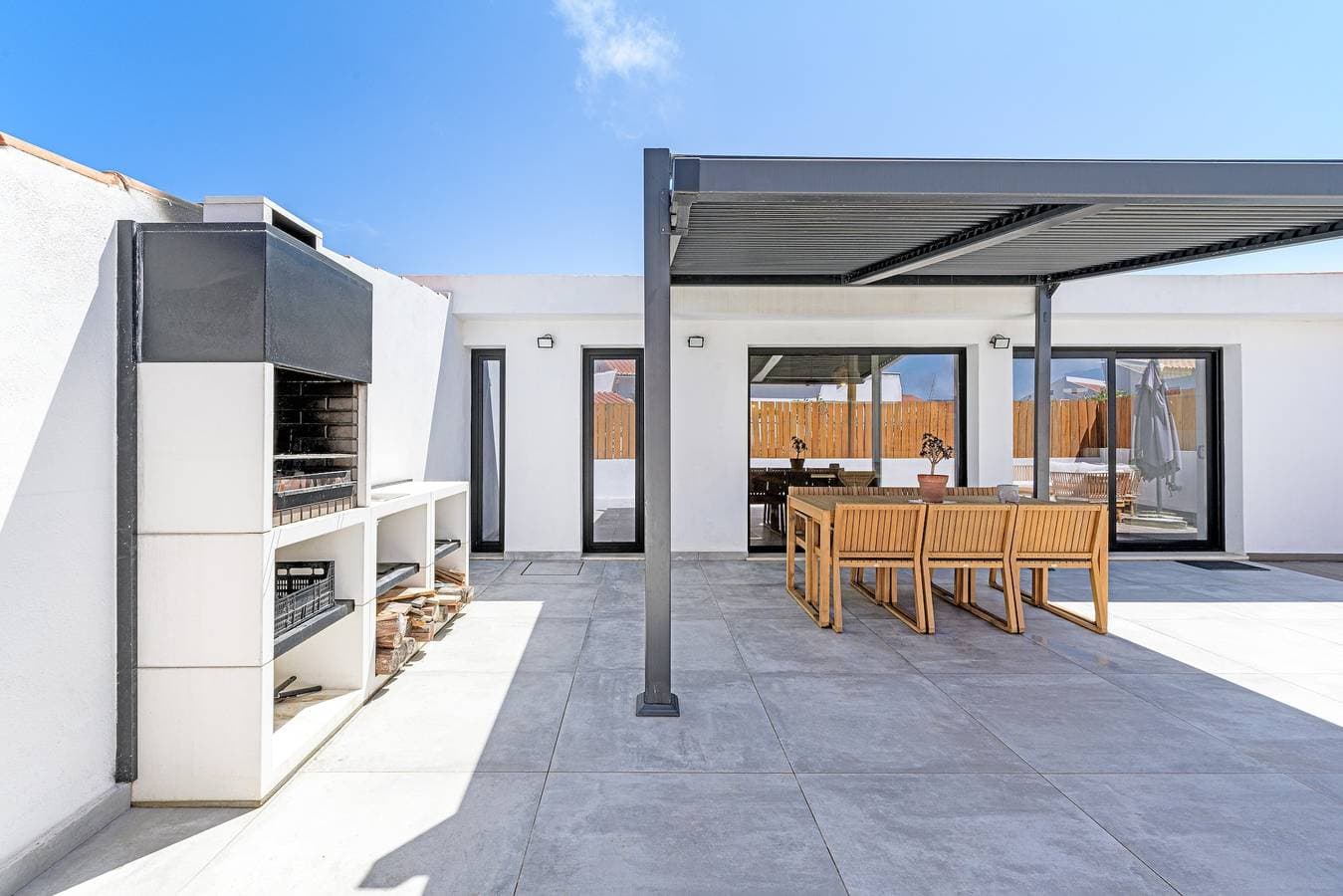 Foto 2 von 43: Ferienhaus 'Esteva Country House' mit Bergblick, WLAN und Klimaanlage