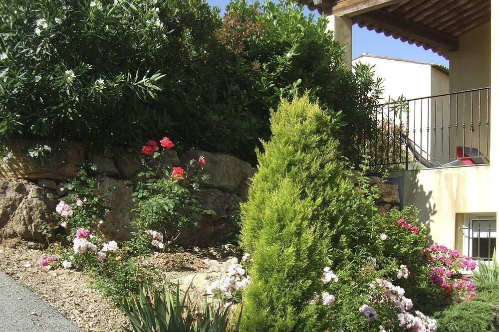 Foto 11 von 30: Villa Verdi D Luft-Wohnung mit Terrasse und privatem Garten Pool