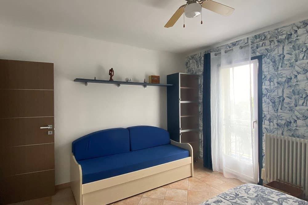 Foto 6 von 30: Komfortable Villa im Herzen eines Gartens mit Olivenbäumen.
