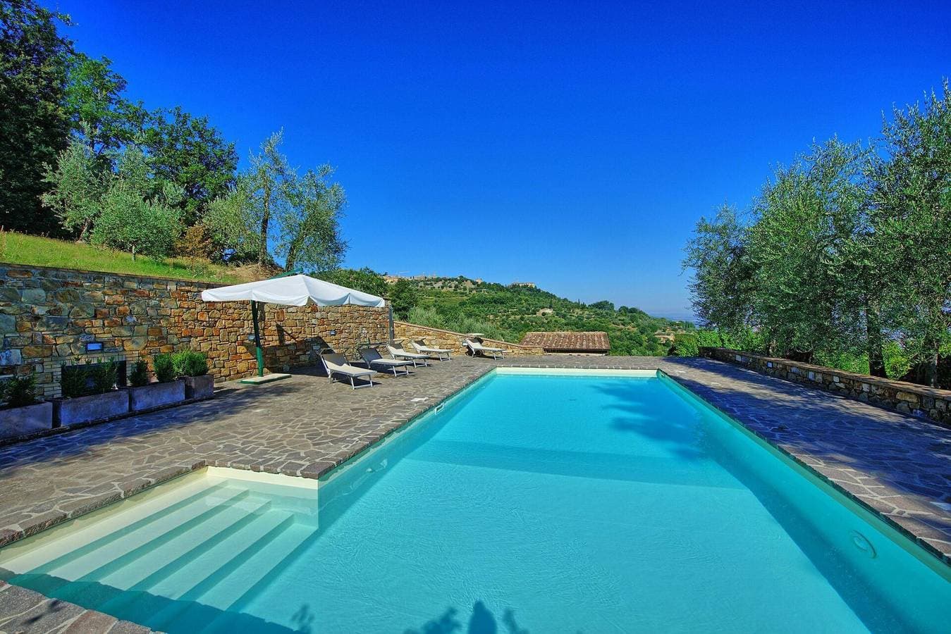 Foto 11 von 39: Villa für 8 Personen mit Pool