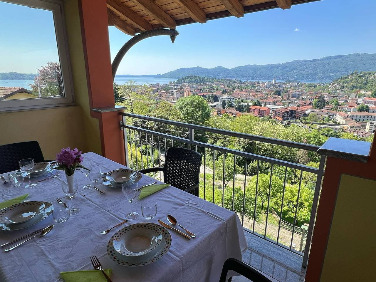 Foto 2 von 22: Penthouse Valentino with terrace lake view