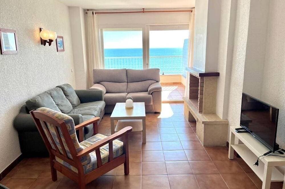 Foto 12 von 26: Geräumiges 3-Zimmer-Apartment direkt am Strand. Rodes-71