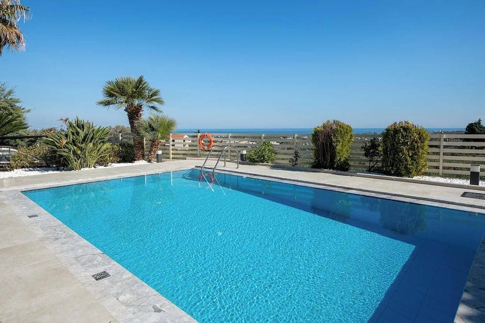 Volle Privatsphäre, in der Nähe von Annehmlichkeiten, 30 m2 Pool, herrlicher Meerblick! 1