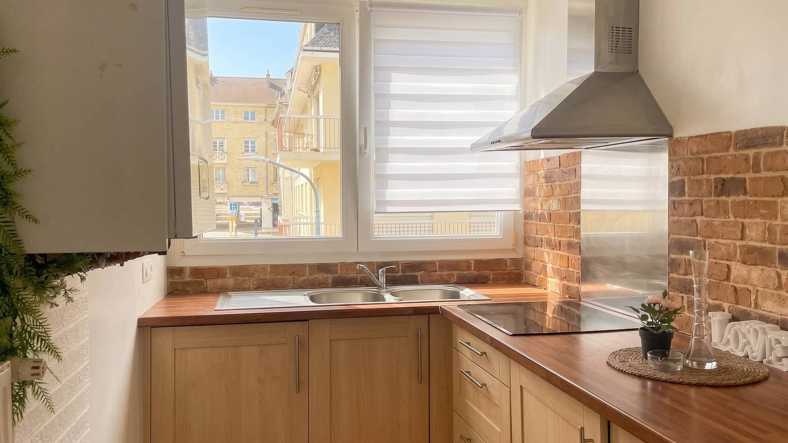 Foto 3 von 33: Geräumige Wohnung in Caen 65 m² mit Balkon mit Stadtblick