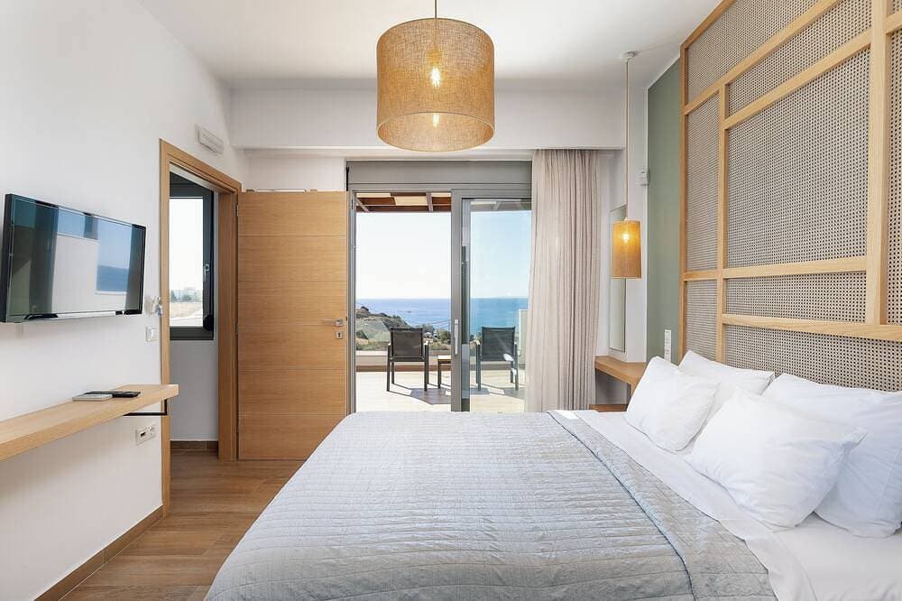 Foto 5 von 30: Villa Theano mit Meerblick, Salzwasser beheiztem Pool und Strand zu Fuß erreichbar
