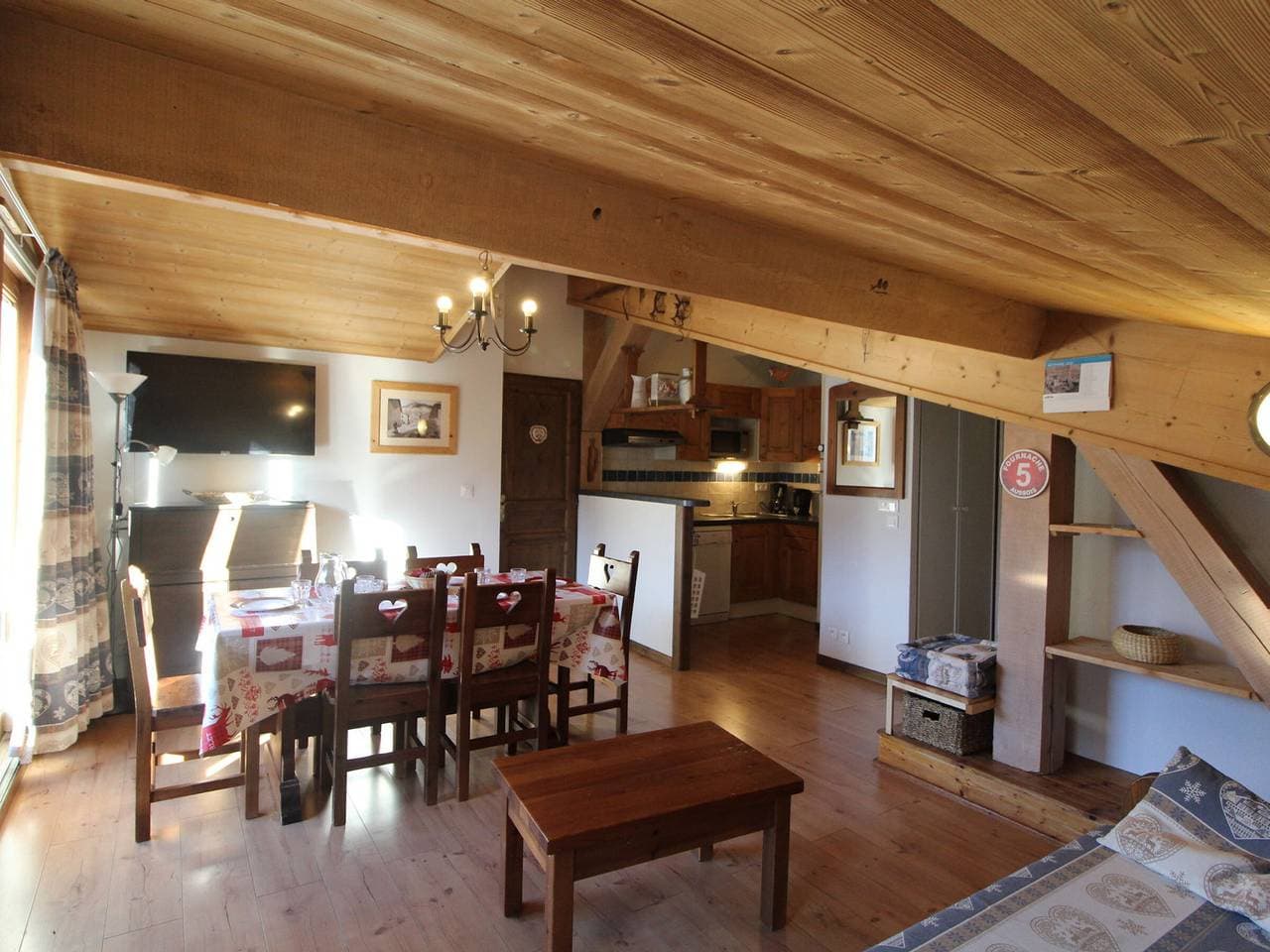 Foto 3 von 16: Geräumige Wohnung für 6, Bergblick, 2 Schlafzimmer, Wifi