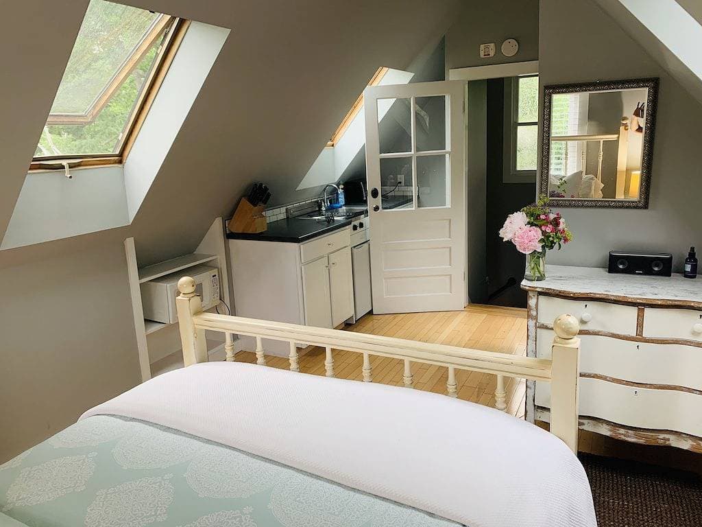Foto 10 von 22: Jacobs Ave Cottage - in der Stadt (Ev Ladegerät Hook-Up)
