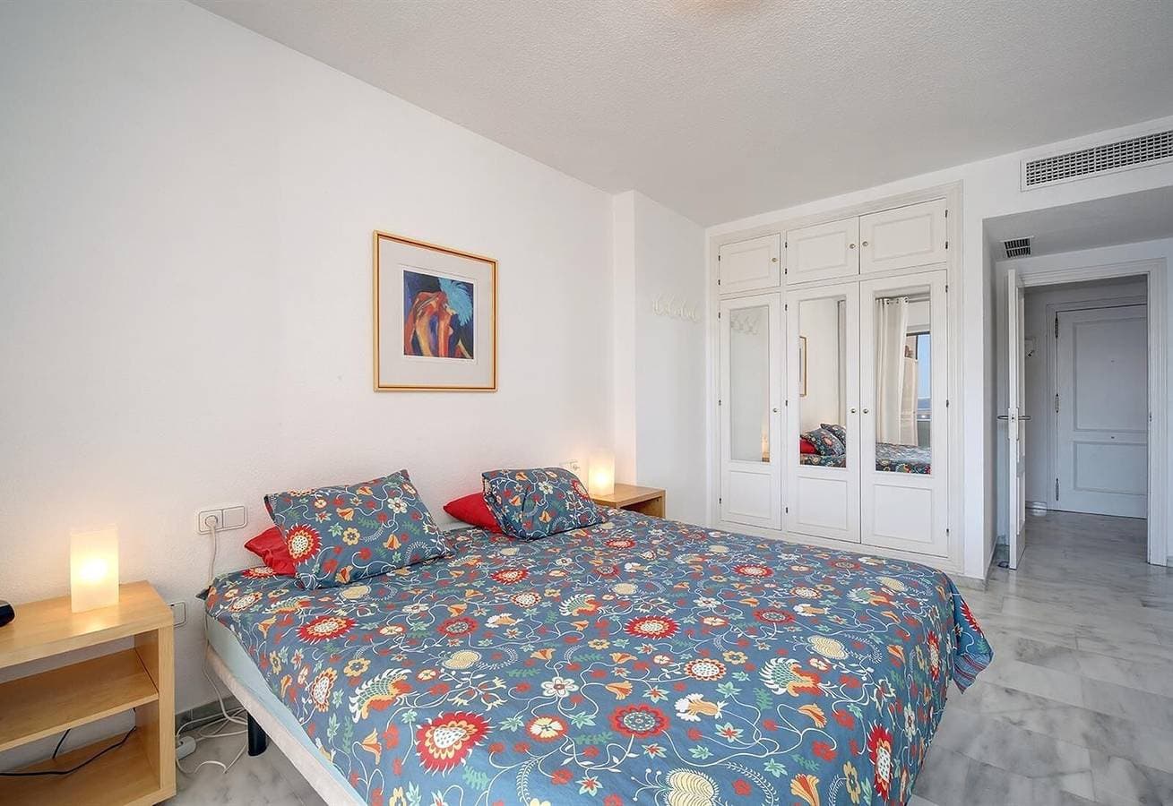 Foto 8 von 13: Ferienwohnung "Boulevard 105" mit Meerblick, Pool, WLAN, A/C, Balkon & Garten