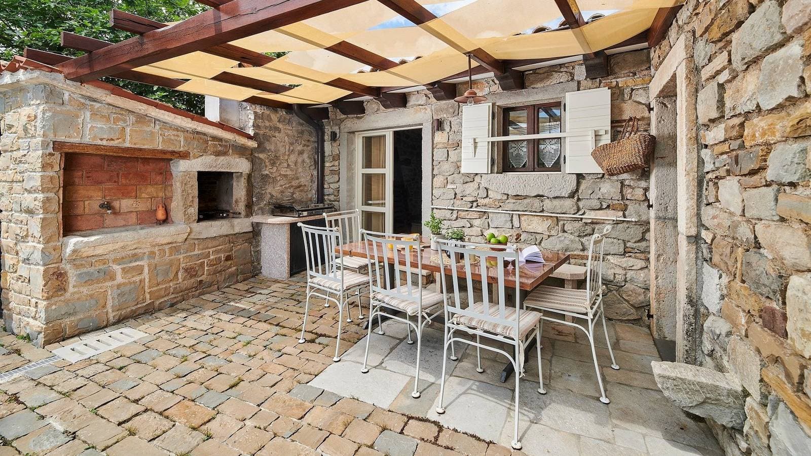 Foto 4 von 38: Ländliche Villa Katarina Gračišće mit Pools und einer Sauna