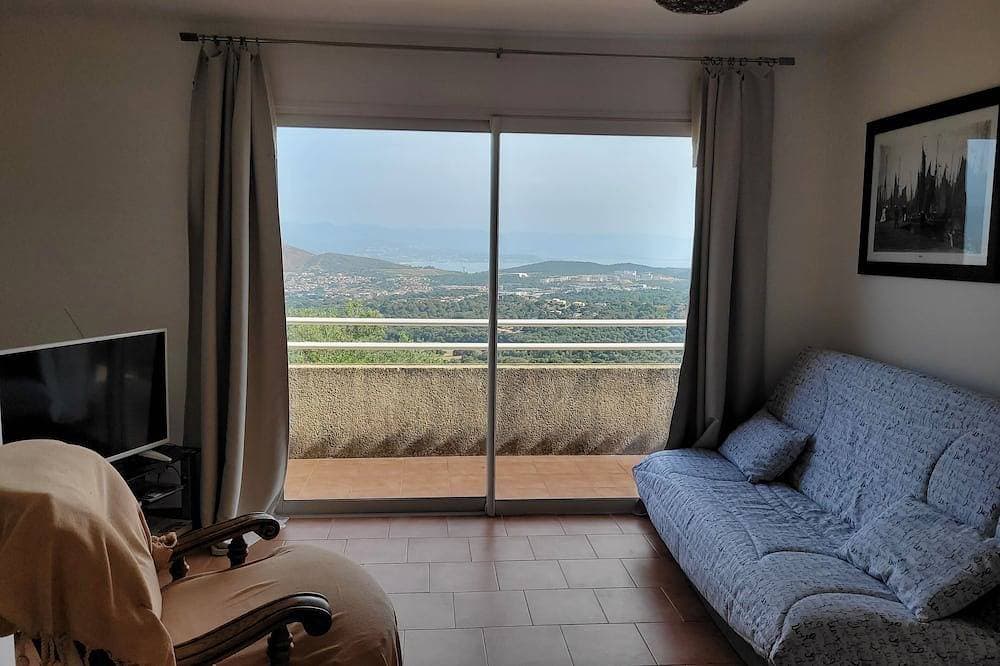 Foto 5 von 11: Exceptional panoramic sea view on the Gulf of Ajaccio. Very quiet. Garden