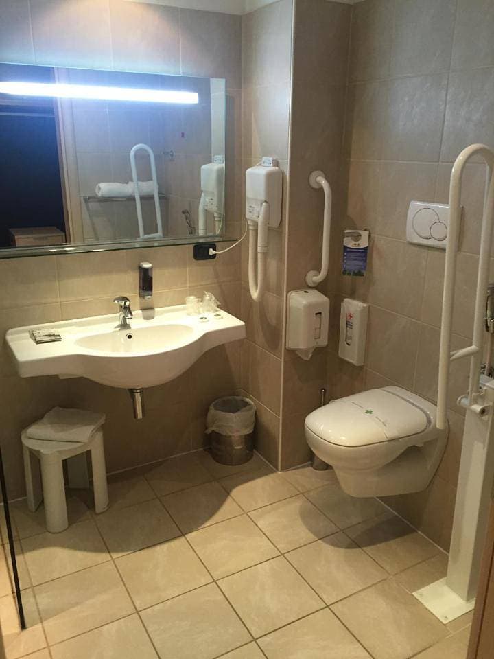 Foto 6 von 9: Double or Twin Room with Balcony - Disability Access