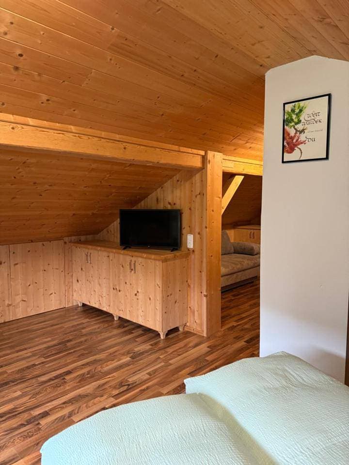Foto 13 von 15: Triple Room with Shared Bathroom