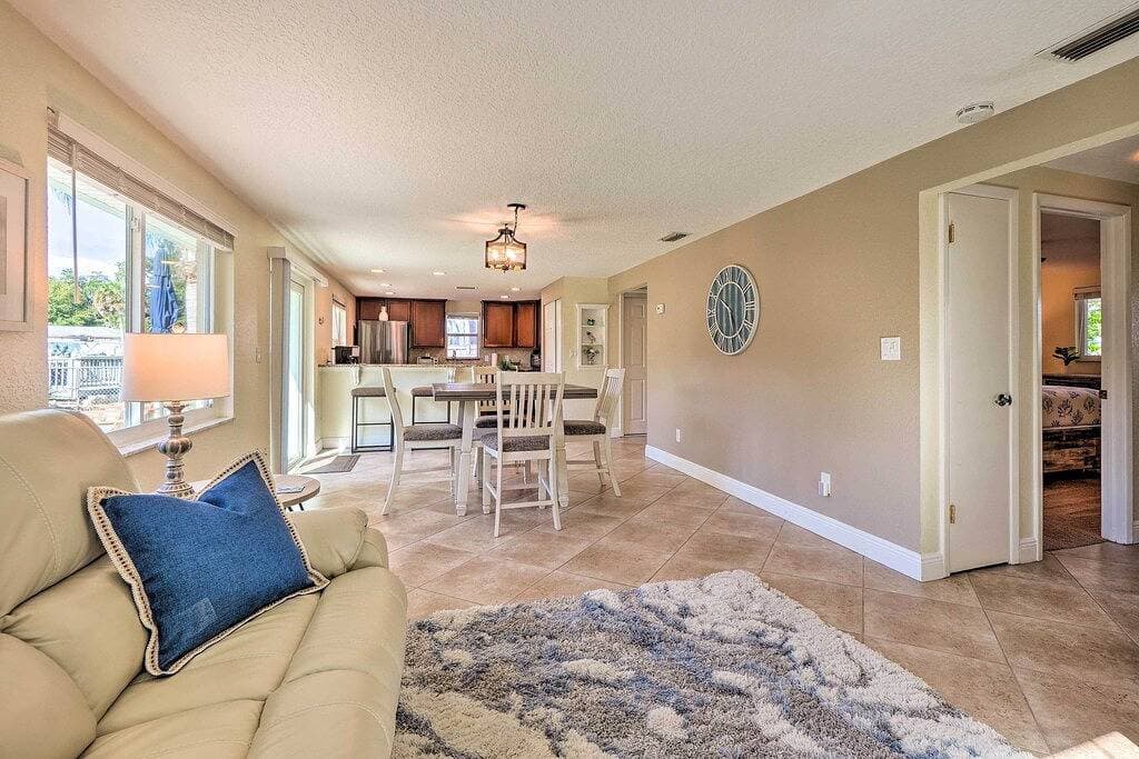 Foto 7 von 32: Riverfront Home w/ Putting Green & Boat Dock!