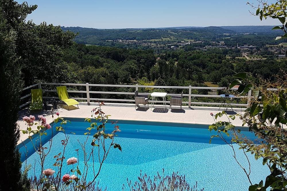 \"Le Sarlat\" Adult-Only Vacation Rental with Panoramic Views and a Pool in the Black Périgord 1