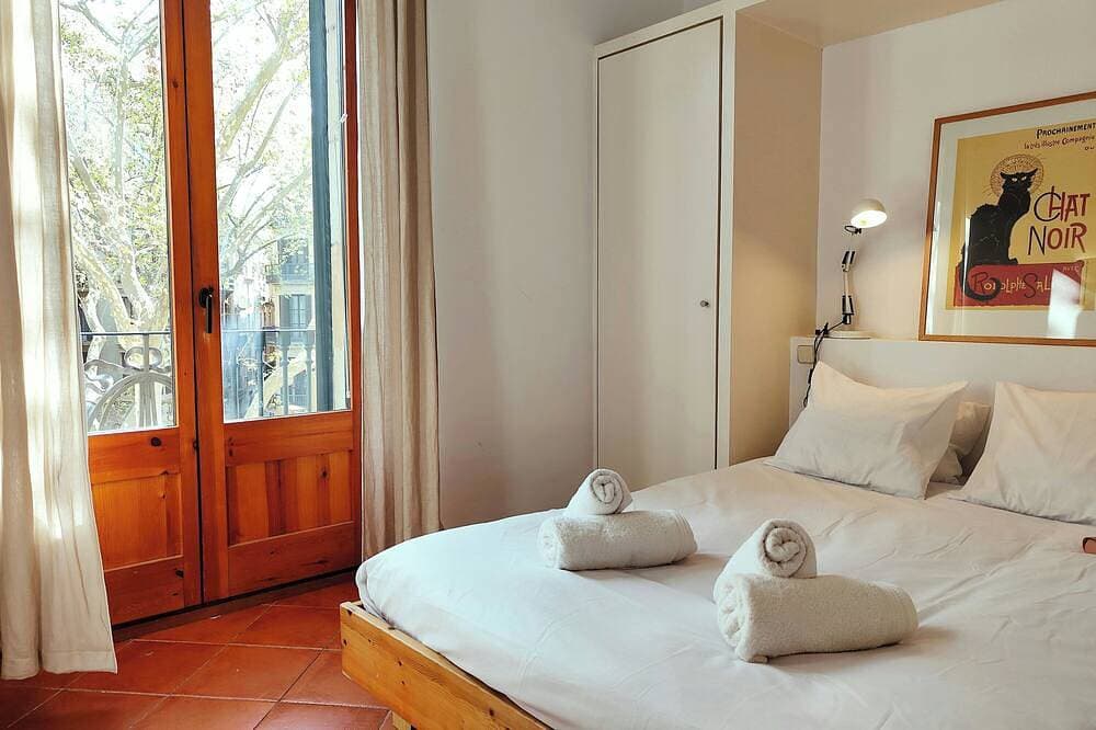 Foto 2 von 30: Bright 1-Bed Apartment on La Rambla, Barcelona. Rj
