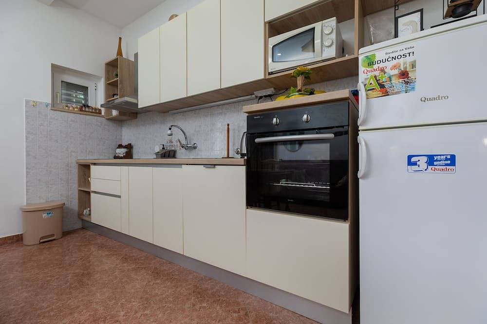 Foto 7 von 14: Studio Appartement mit Pool am Strand Zavode, Omis