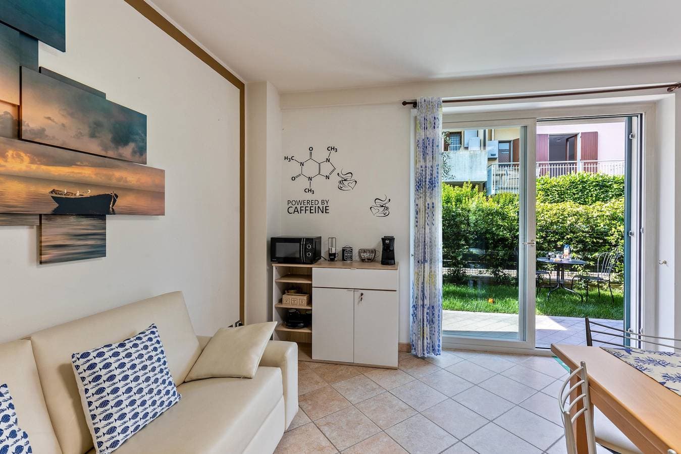 Foto 5 von 33: Helles Ferienwohnung 'Bluemoon' mit pool, WLAN und Klimaanlage