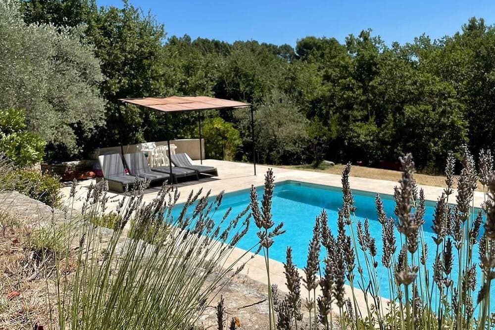 Le Mas Saint Joseph 19ème Siècle à1 km du Village de Roussillon Face au Luberon 1