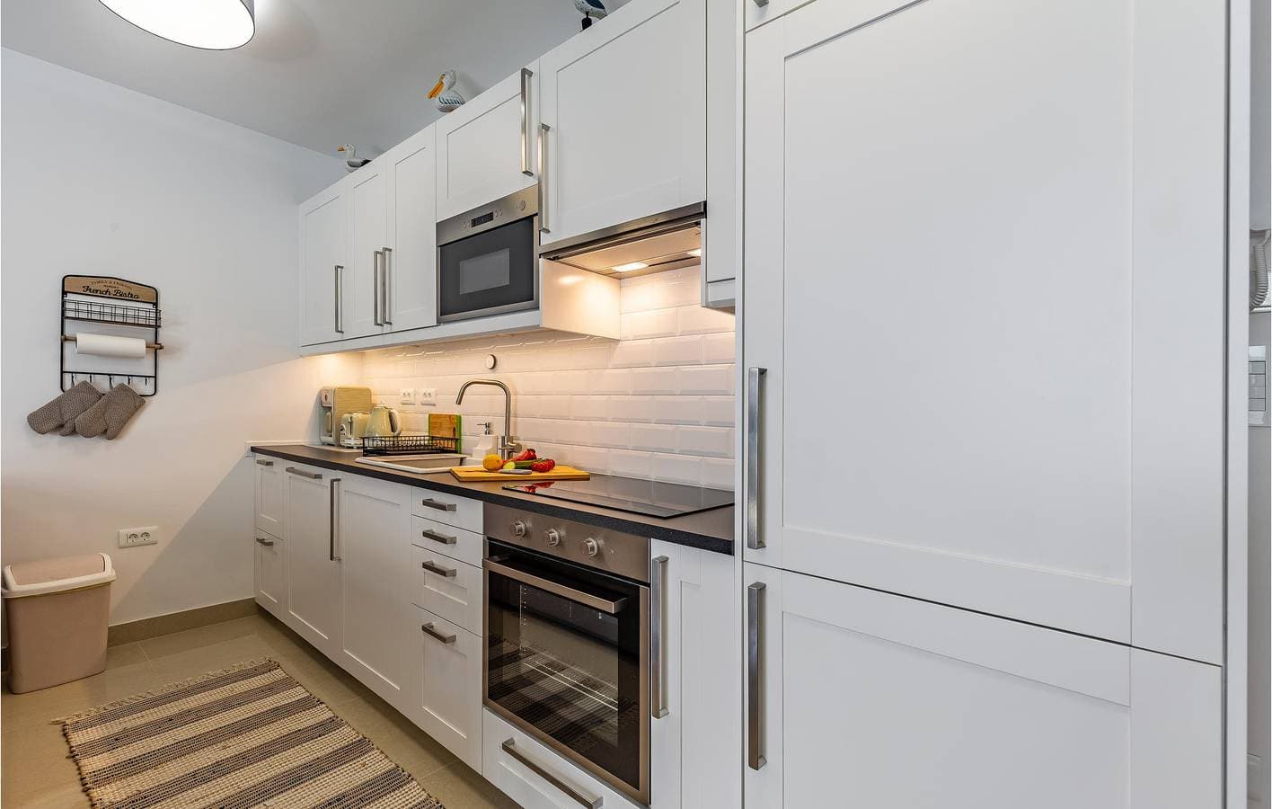 Foto 10 von 39: Gemütliche 62 m² große Ferienwohnung mit Meerblick, Pool, Strand in der Nähe und Parkplatz