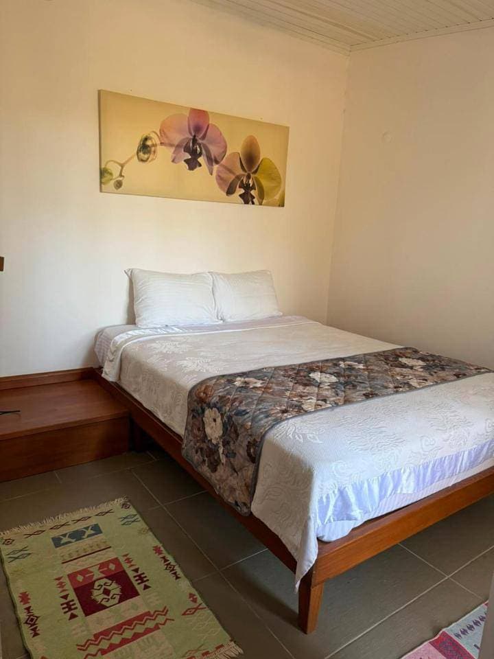 Foto 7 von 9: Economy Double Room