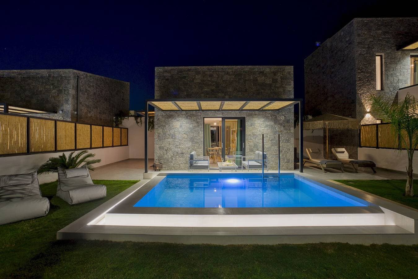 Foto 7 von 23: Villa für 4 Personen mit Pool