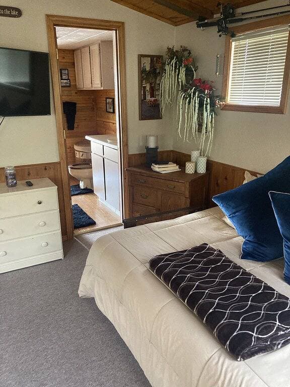 Foto 5 von 16: Cozy Float House in Bayview Idaho