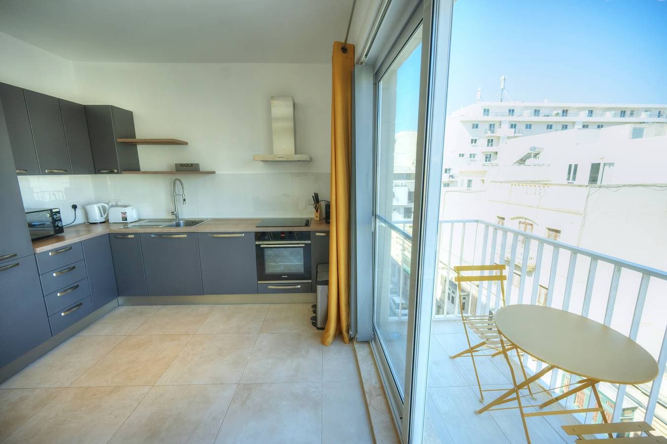 Foto 4 von 26: Ferienwohnung für 6 Personen mit Balkon